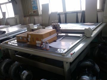 Dauerhafter Schnittbereich der Papierkasten-Schneidemaschine-2500*1600mm für weiche Materialien