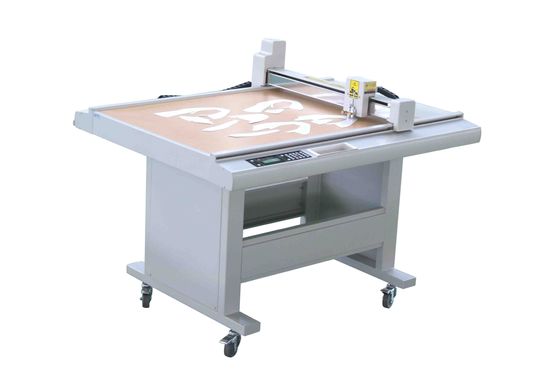 Kraftpapier-Stoff-Beispielschneidemaschine Wechselstrom 220V mit Stahlriemenantrieb