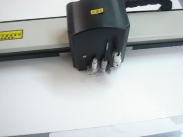 Schritt-Bewegungsstoff-Beispielschneidemaschine kompatibel mit CAD-Kostüm-Schneider-Plotter